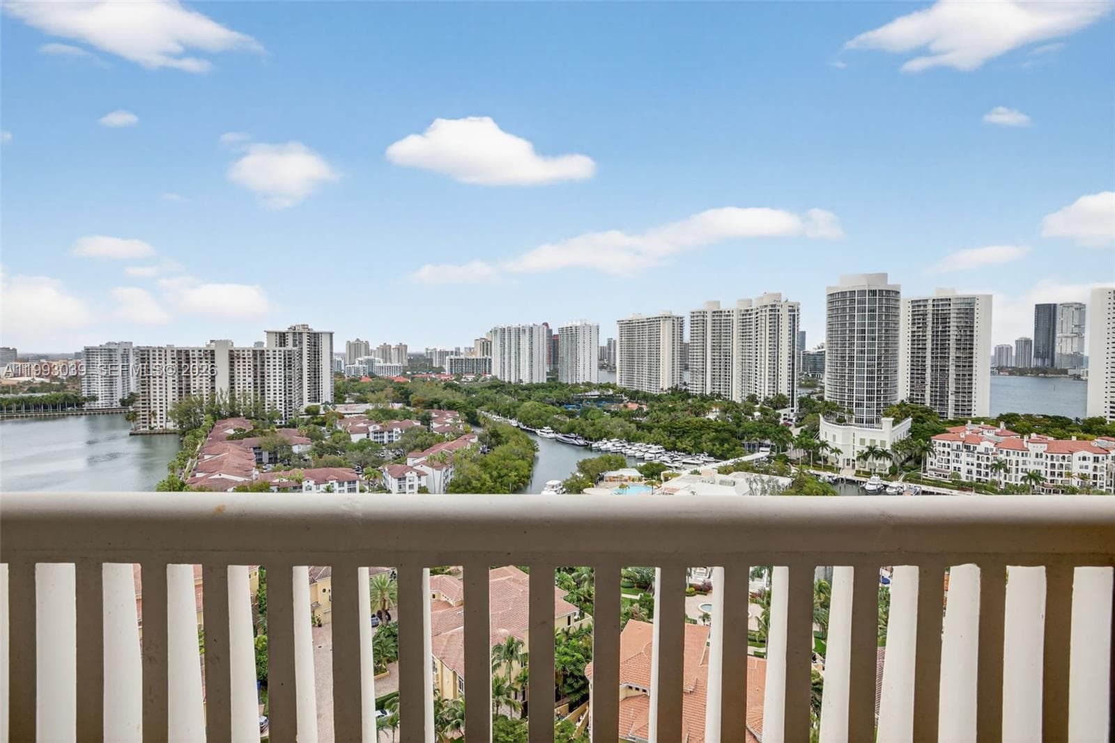1000 Island Blvd 2105 photo 16
