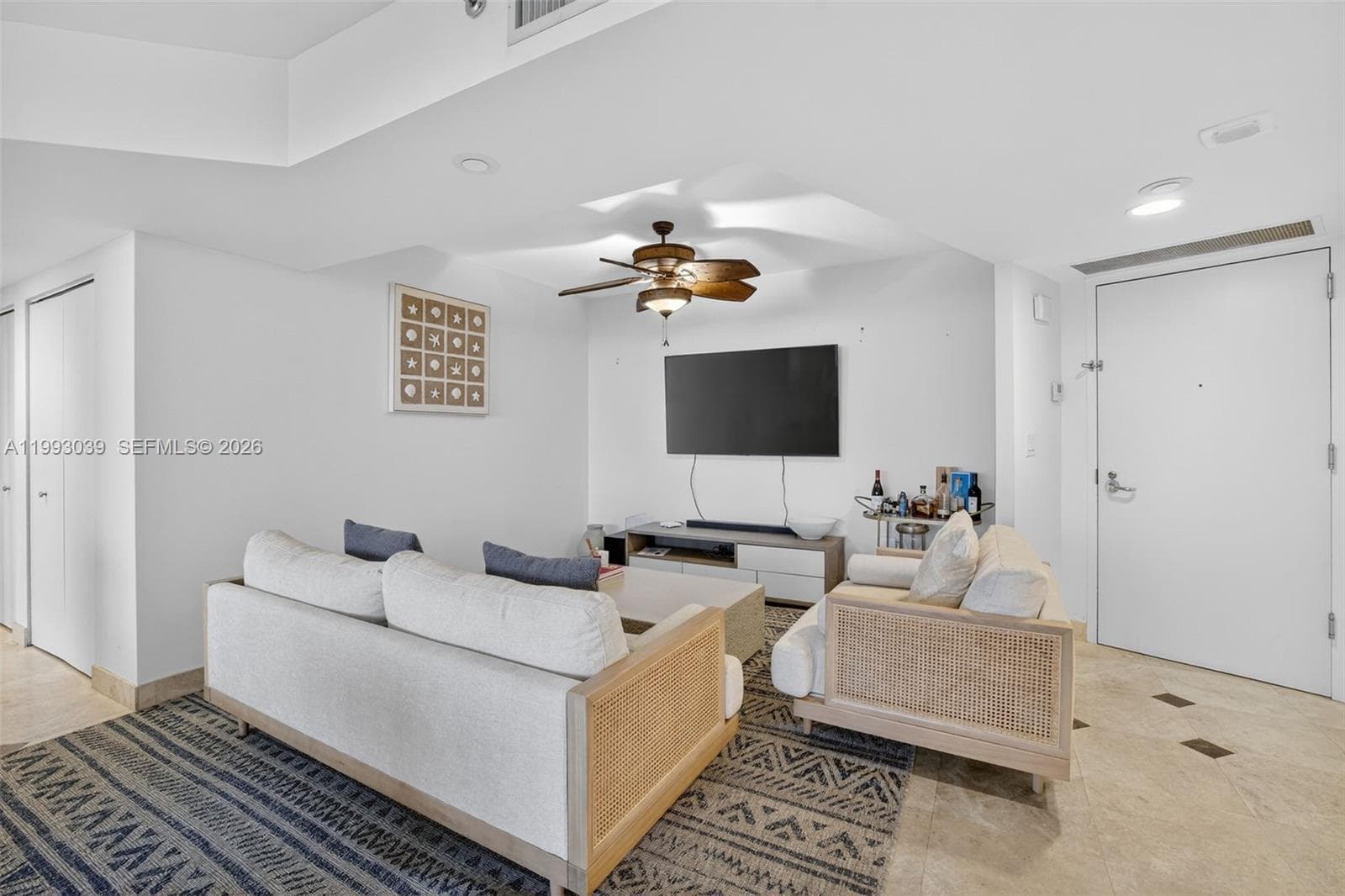 1000 Island Blvd 2105 photo 7