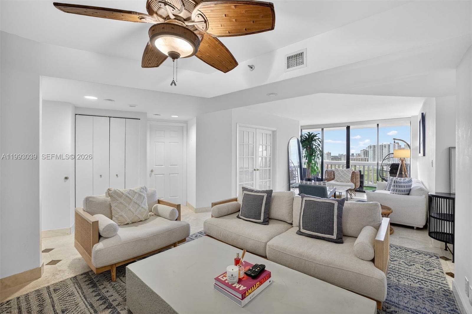 1000 Island Blvd 2105 photo 9