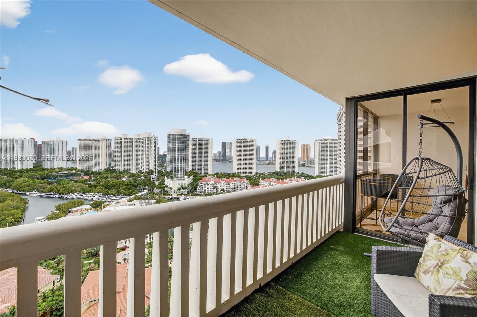 1000 Island Blvd 2105 photo 18