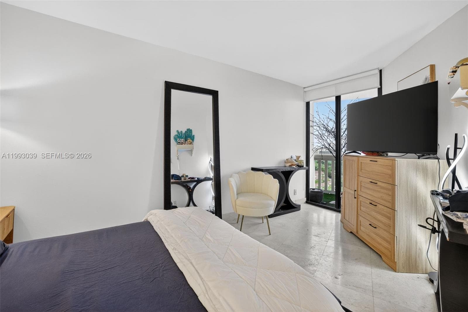 1000 Island Blvd 2105 photo 11
