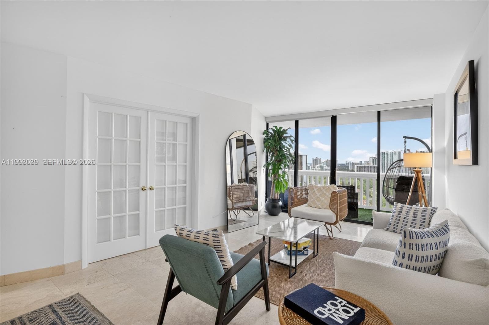 1000 Island Blvd 2105 photo 4