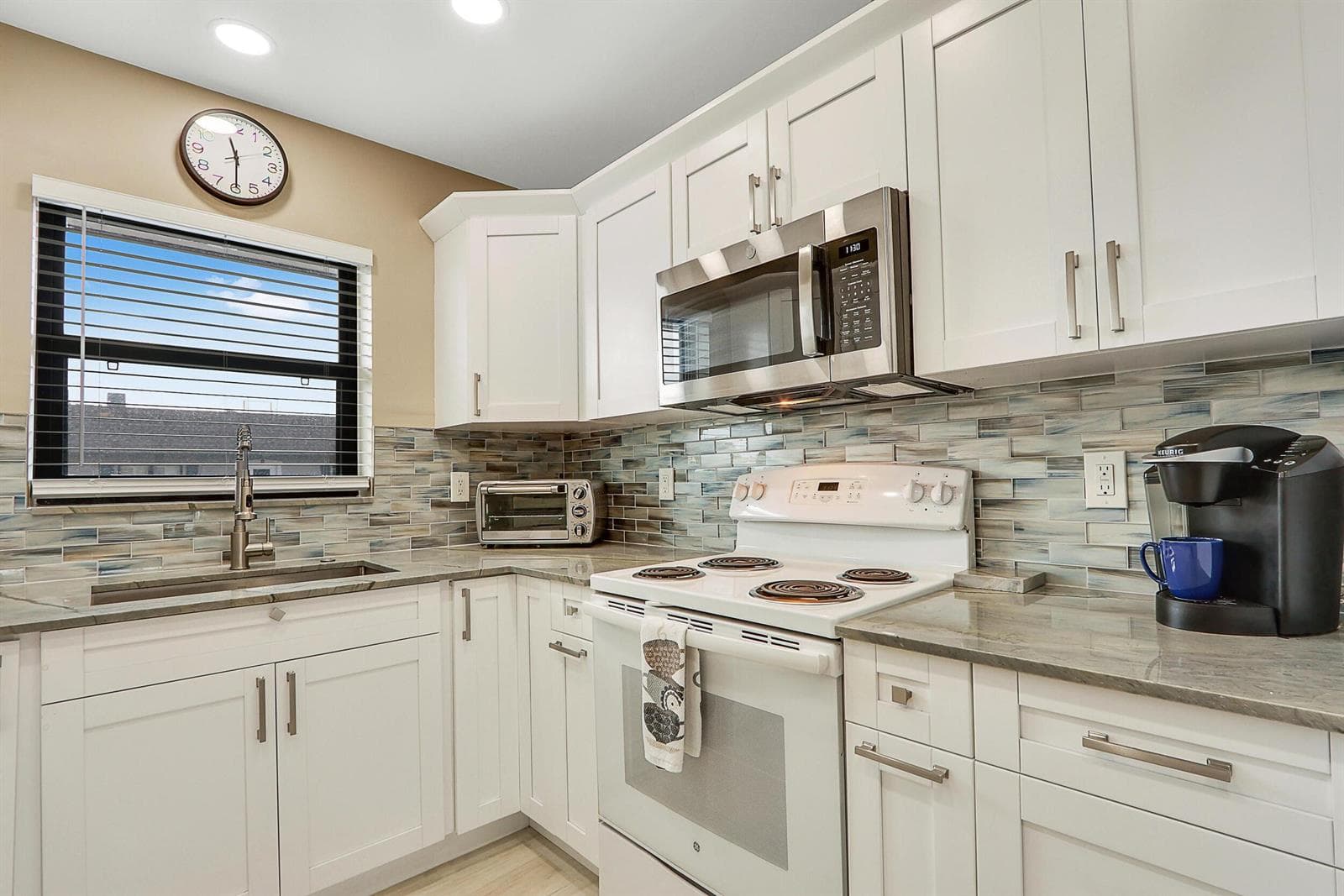 755 Saturn Street E204 photo 6