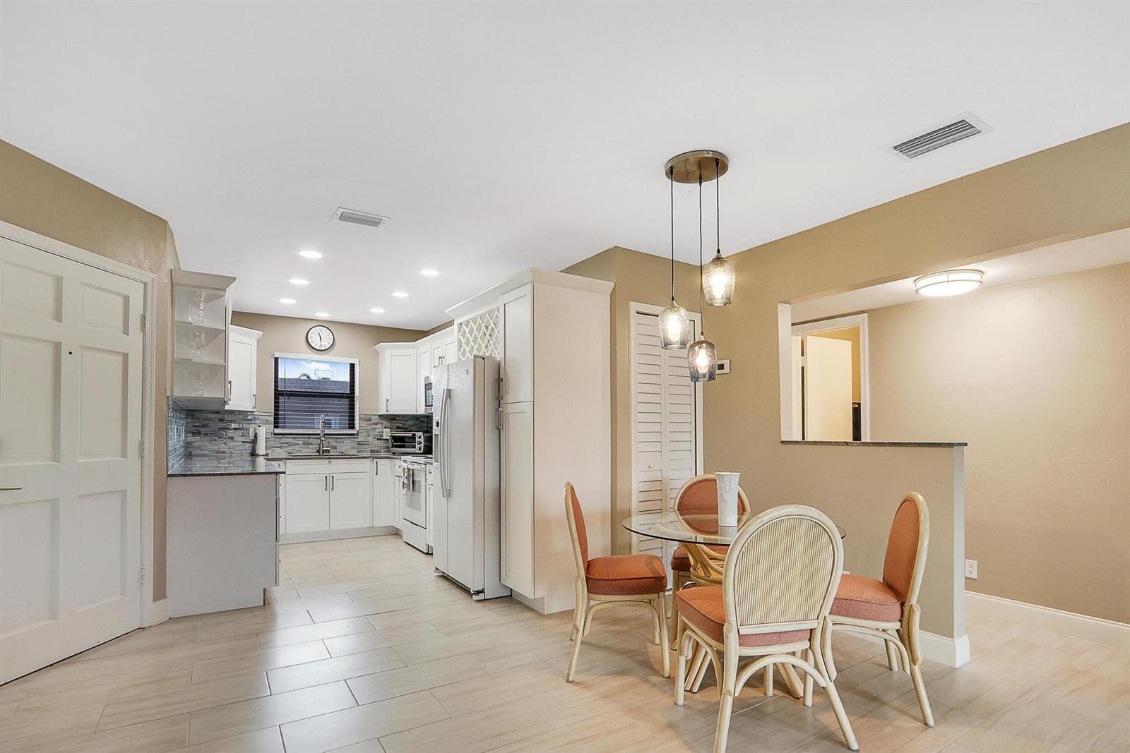755 Saturn Street E204 photo 4