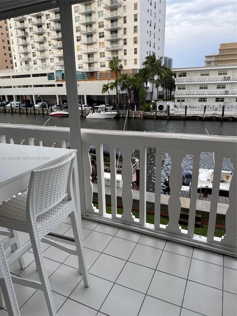 440 Paradise Isle Blvd 205 photo 2