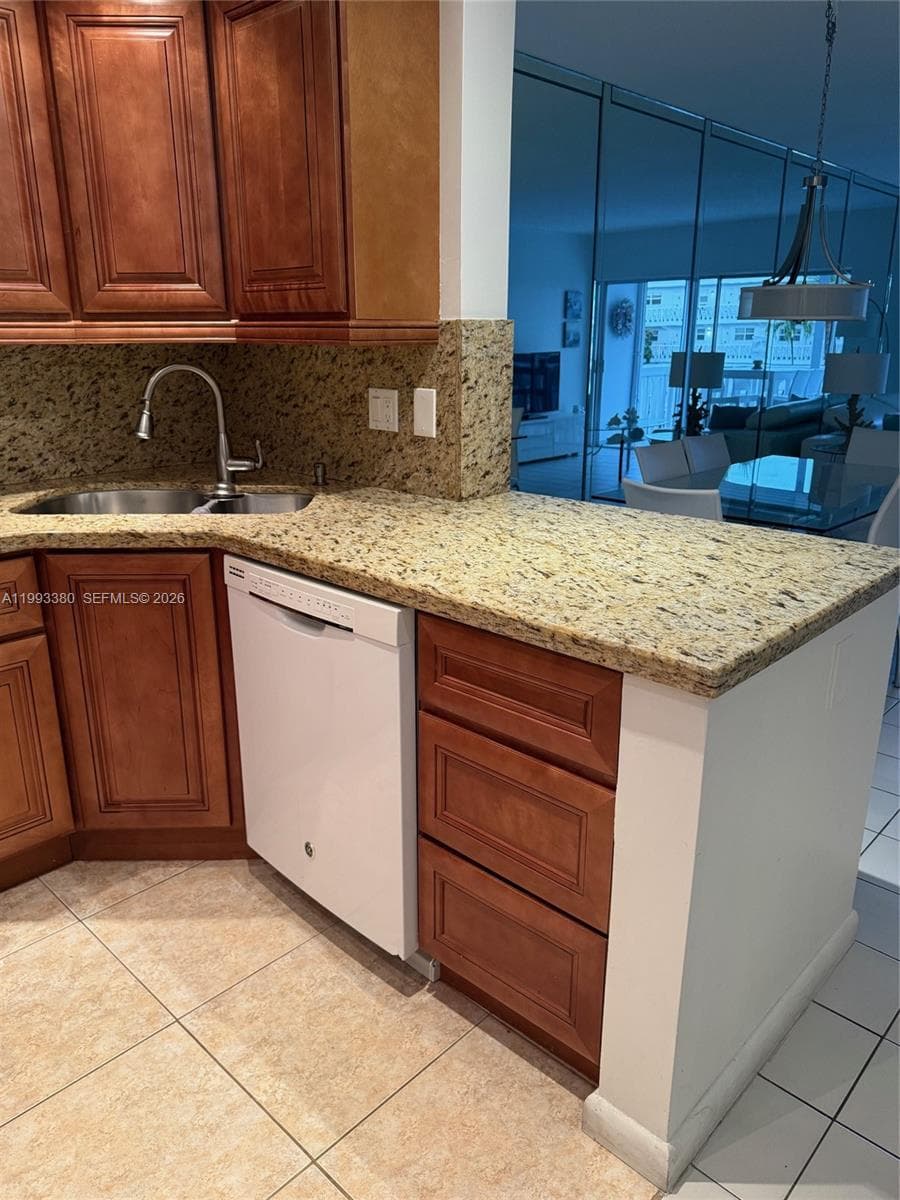 440 Paradise Isle Blvd 205 photo 6