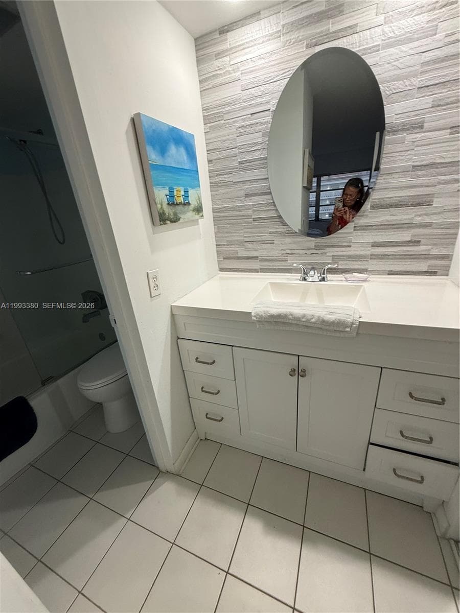 440 Paradise Isle Blvd 205 photo 13
