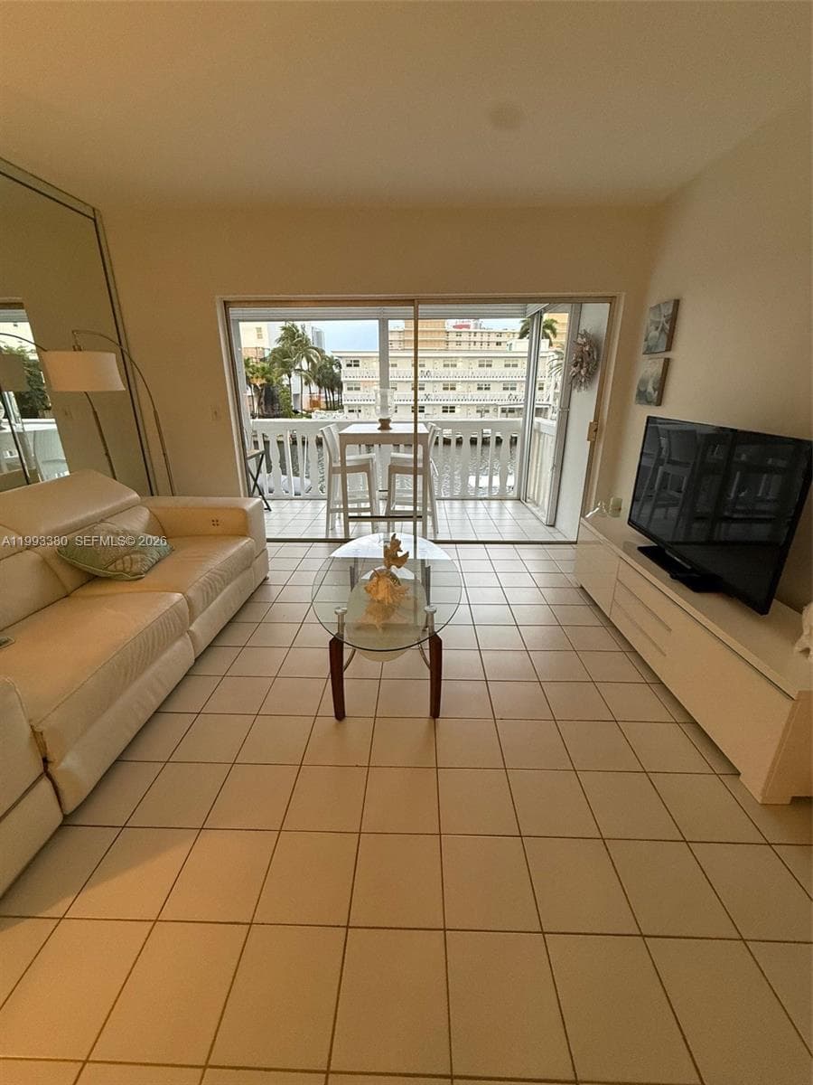 440 Paradise Isle Blvd 205 photo 11