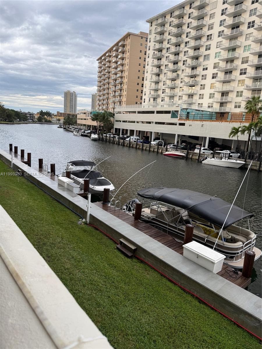 440 Paradise Isle Blvd 205 photo 4