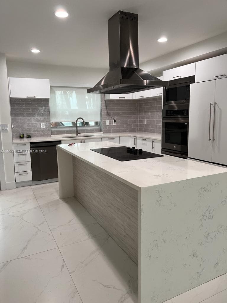 3672 NE 167th St 31 photo 13
