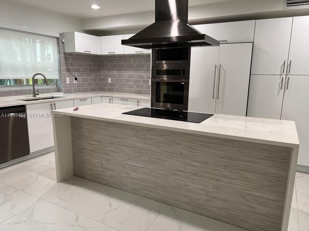 3672 NE 167th St 31 photo 10