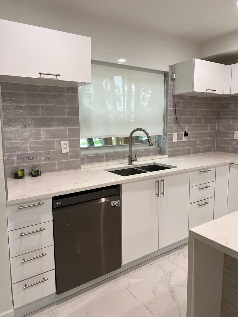 3672 NE 167th St 31 photo 11