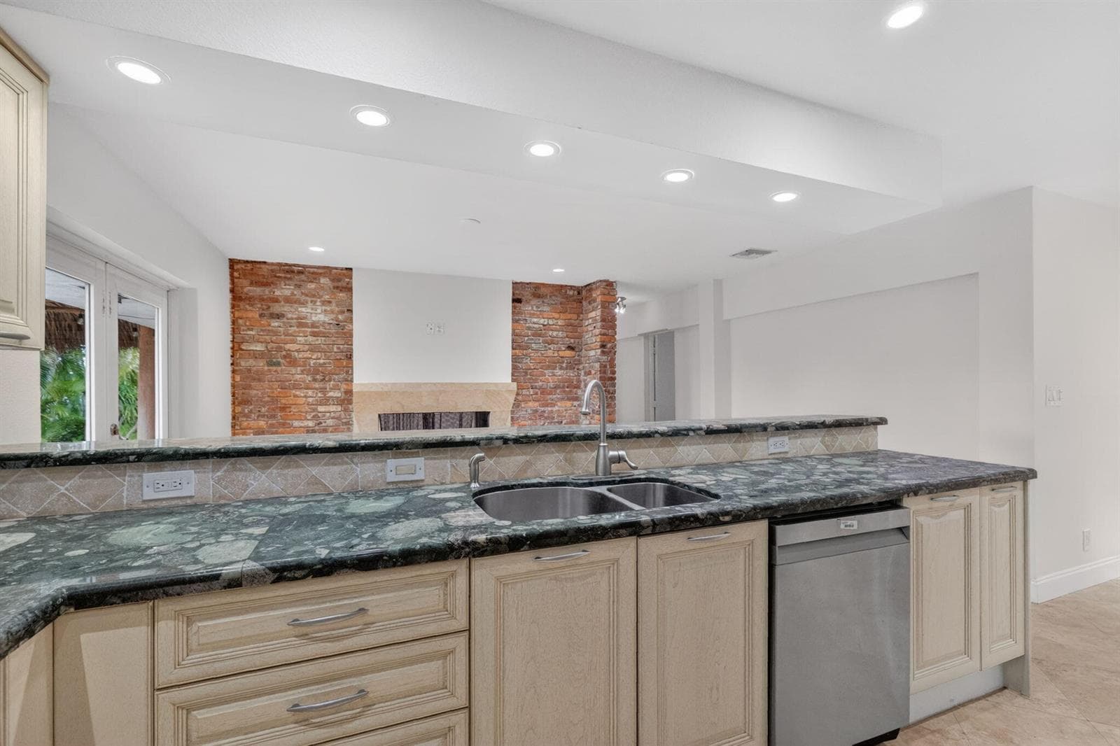 2213 NE 16th Street photo 20