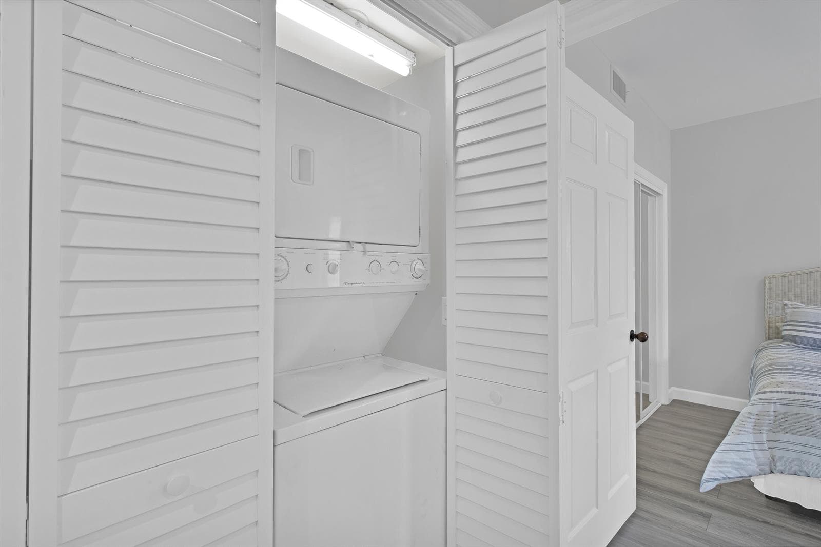 5520 N Harbor Village Drive 105 photo 23