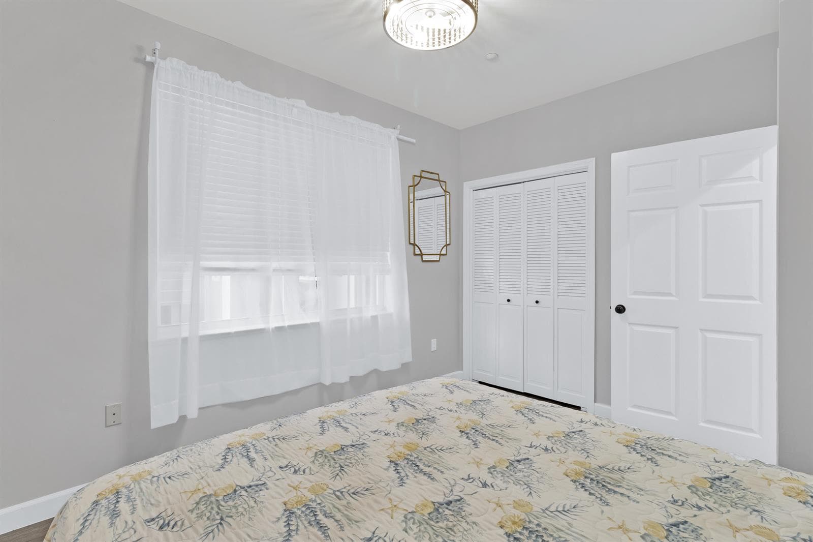 5520 N Harbor Village Drive 105 photo 22