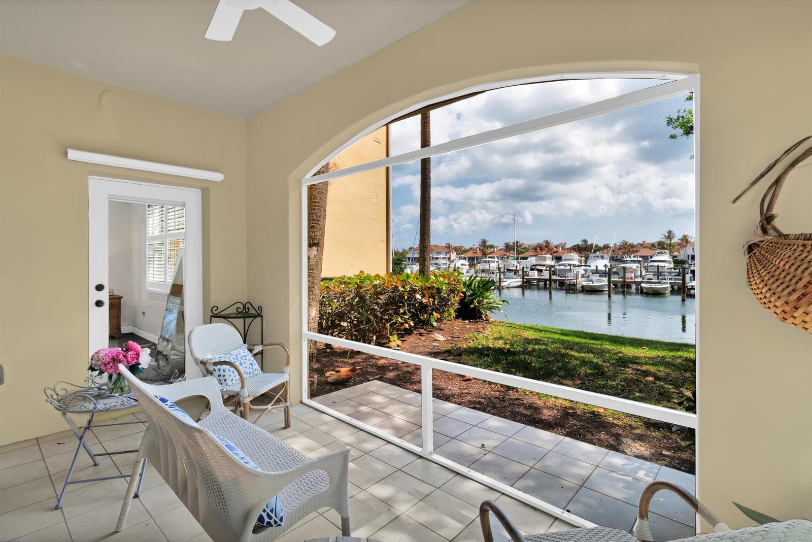 5520 N Harbor Village Drive 105 photo 24