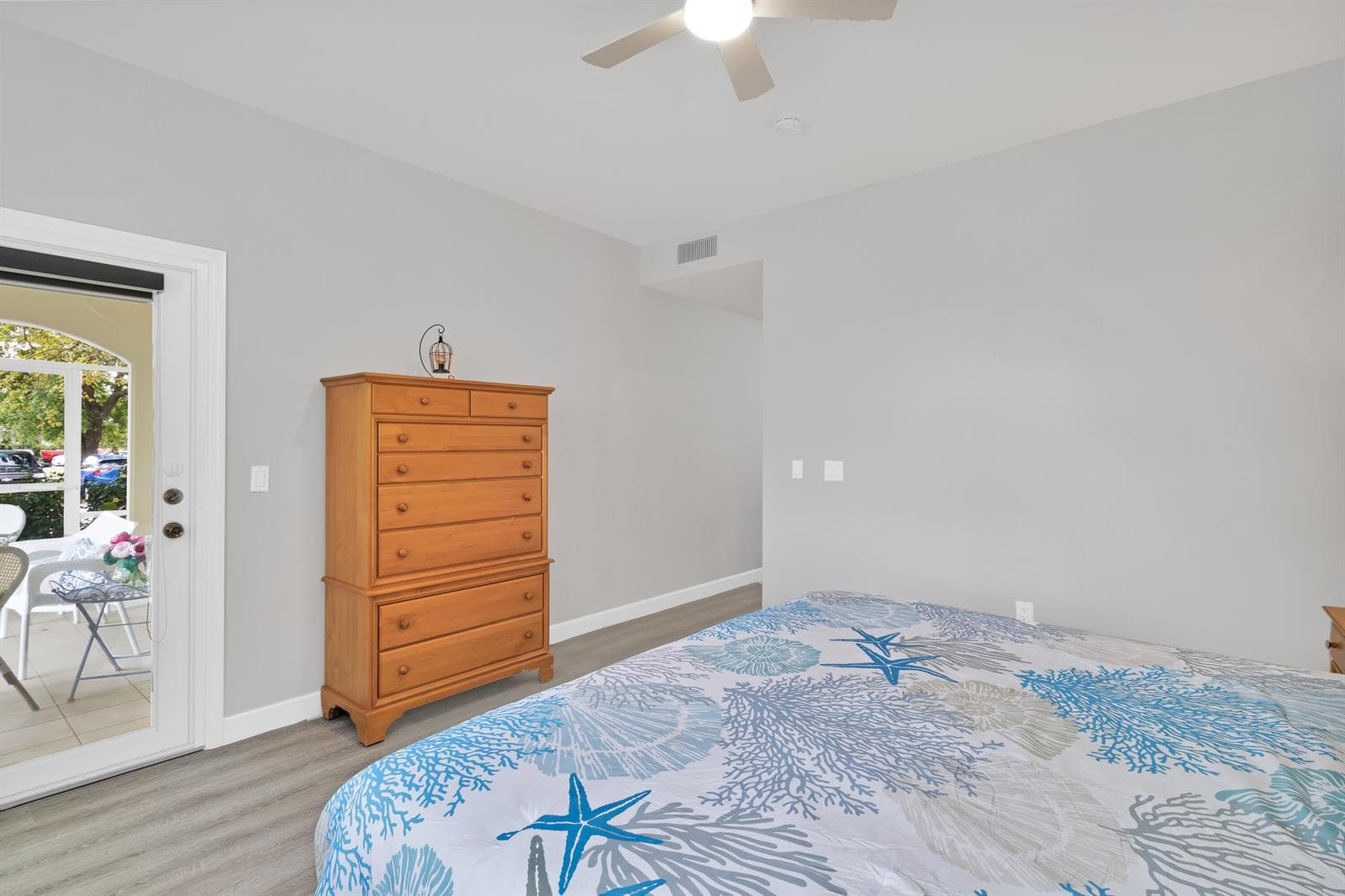5520 N Harbor Village Drive 105 photo 14