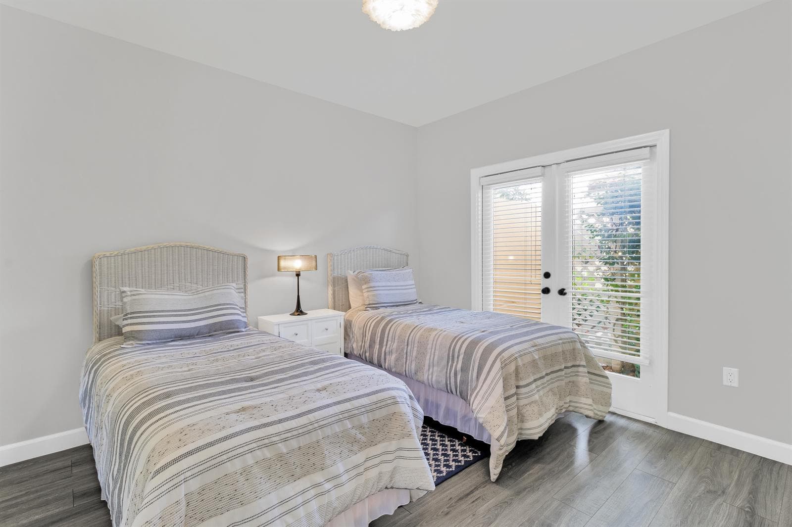 5520 N Harbor Village Drive 105 photo 18