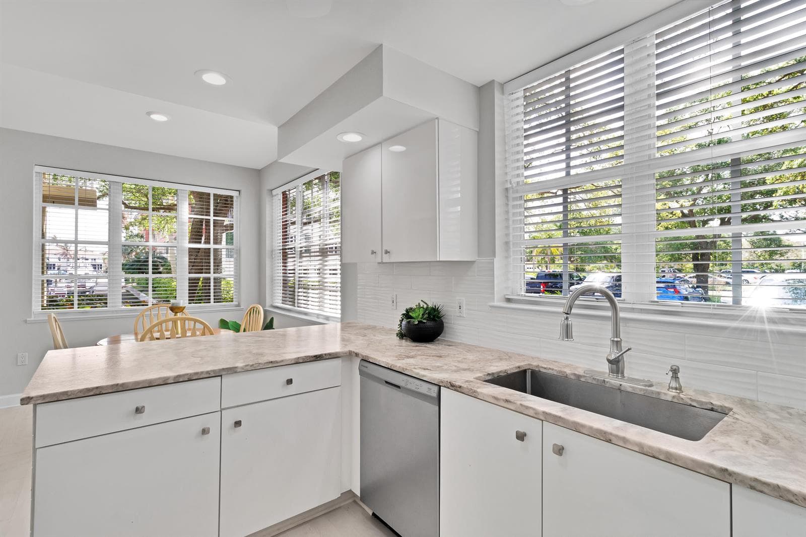 5520 N Harbor Village Drive 105 photo 11
