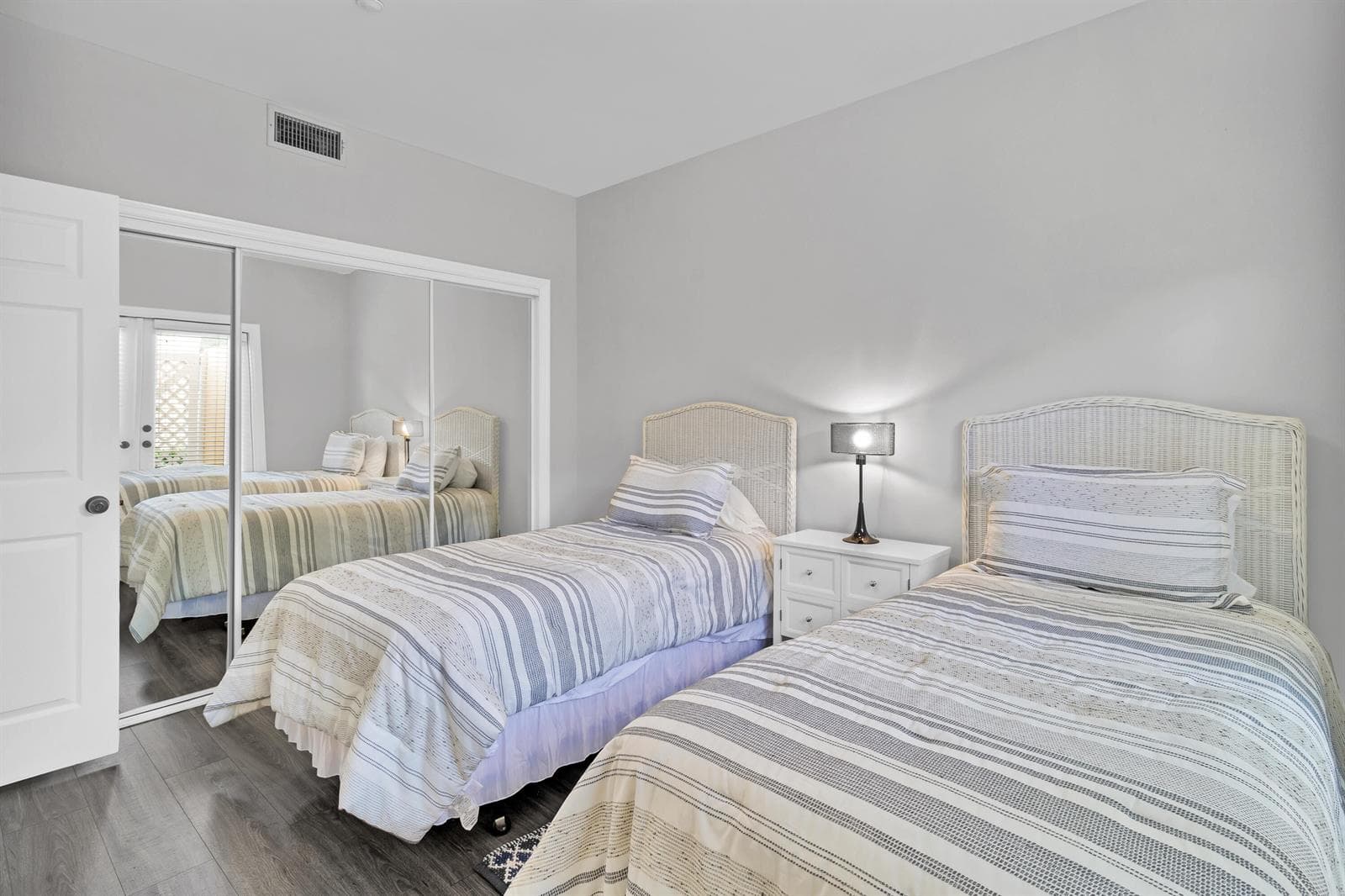 5520 N Harbor Village Drive 105 photo 19