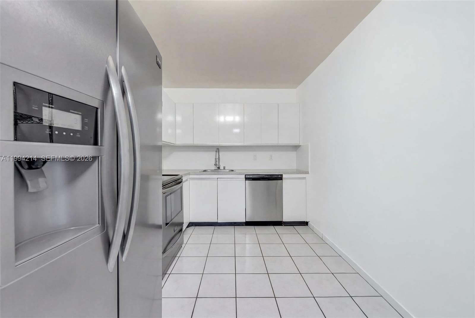 2500 PARKVIEW DR 1418 photo 8