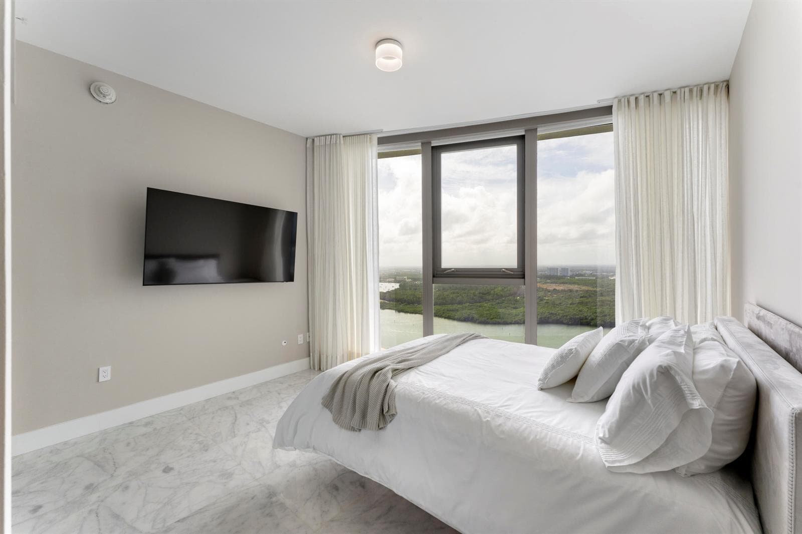 15701 Collins Avenue 3901 photo 25