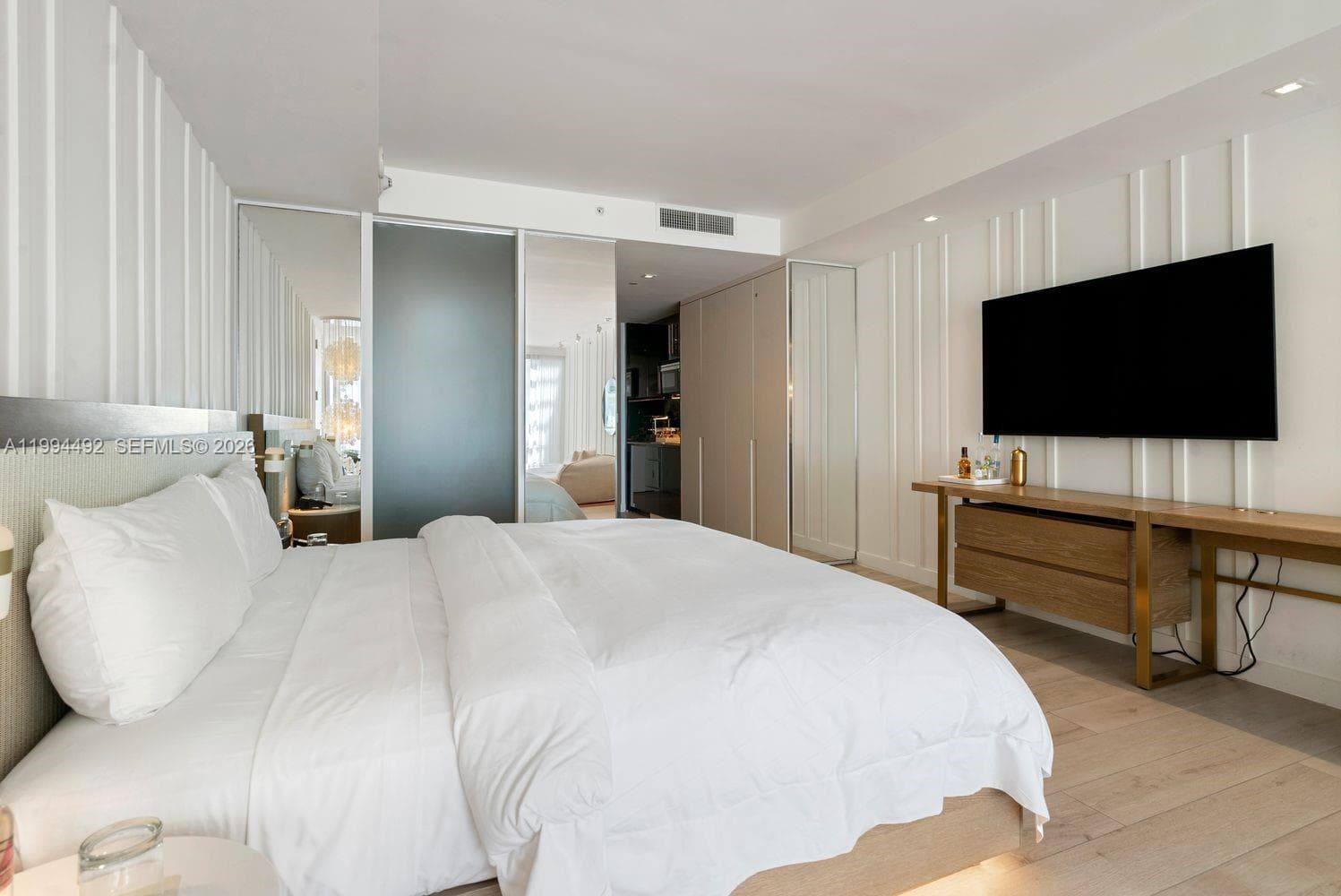 2201 Collins Ave 532 photo 5