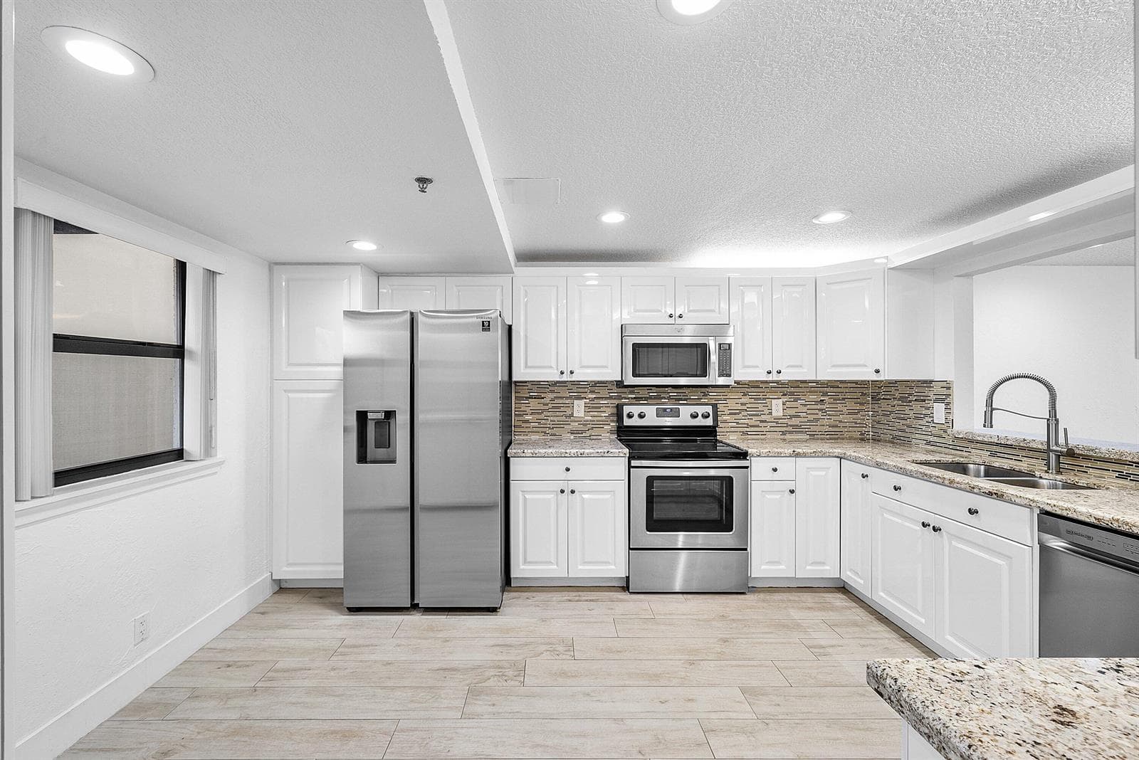 1035 S Federal Highway 213 photo 6
