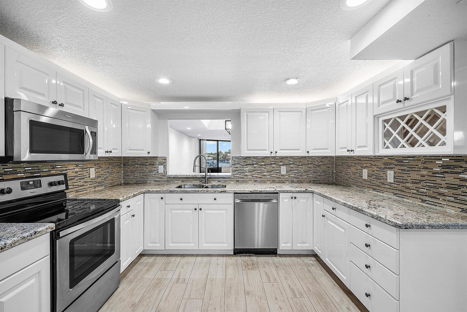 1035 S Federal Highway 213 photo 7