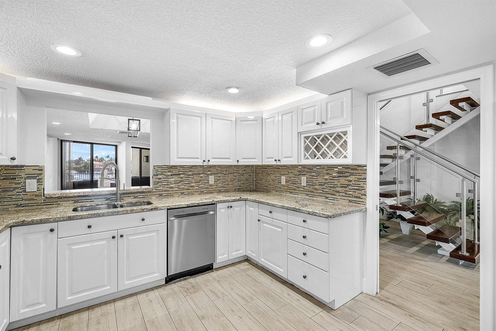 1035 S Federal Highway 213 photo 8