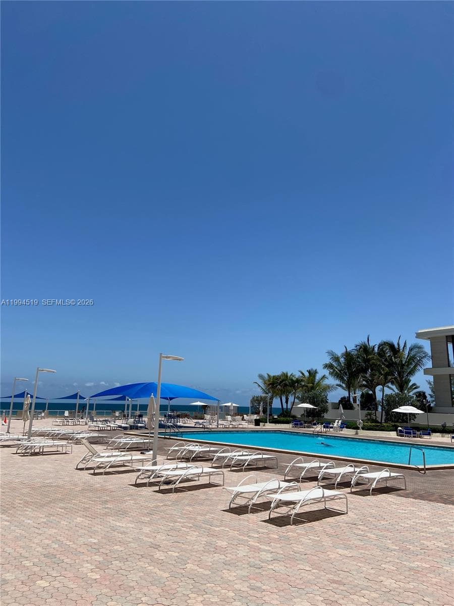3180 S Ocean Dr 718 photo 4