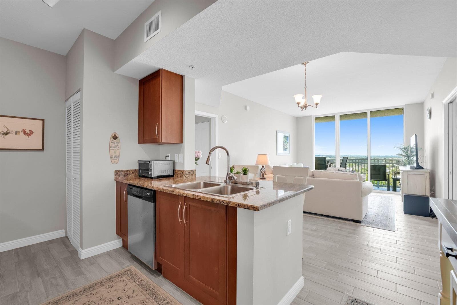450 N Federal Highway 1213 photo 4