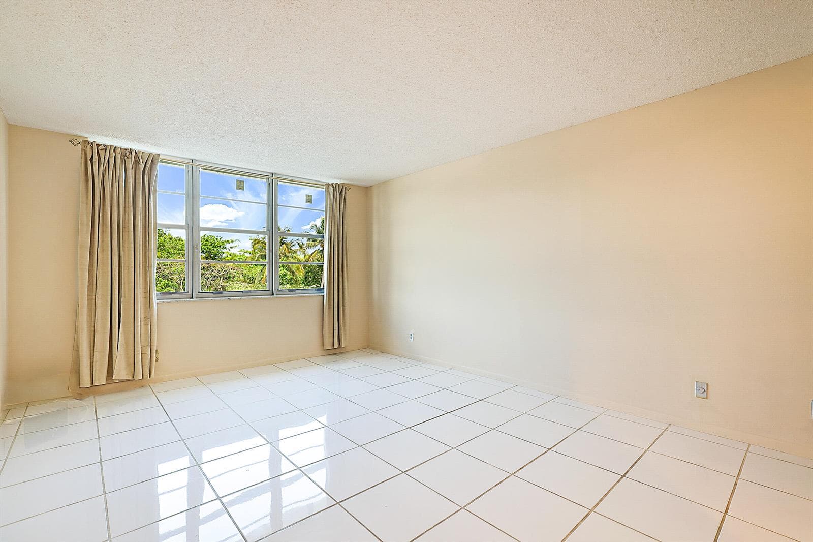 2121 N Ocean Boulevard 302e photo 17