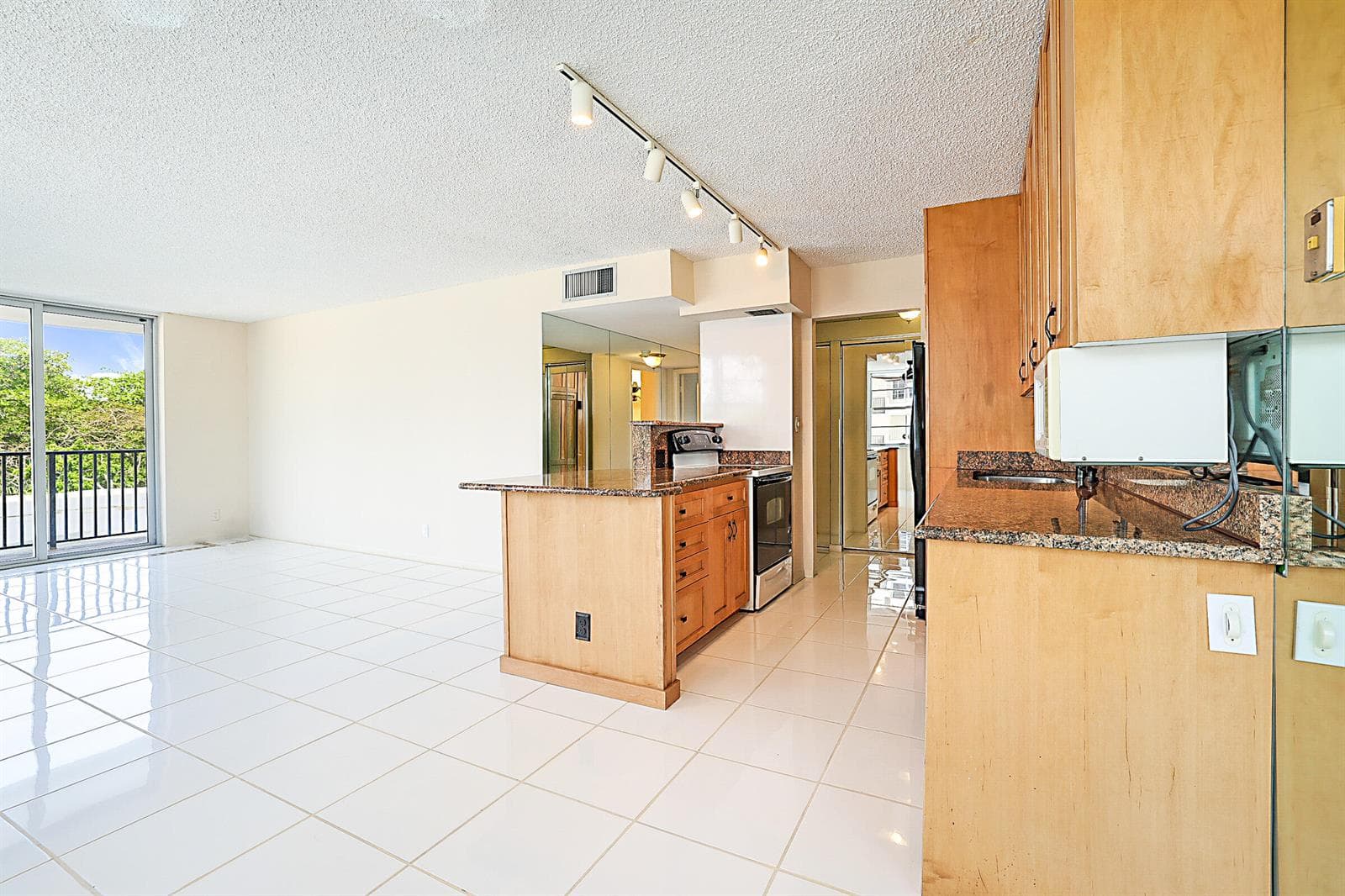 2121 N Ocean Boulevard 302e photo 1