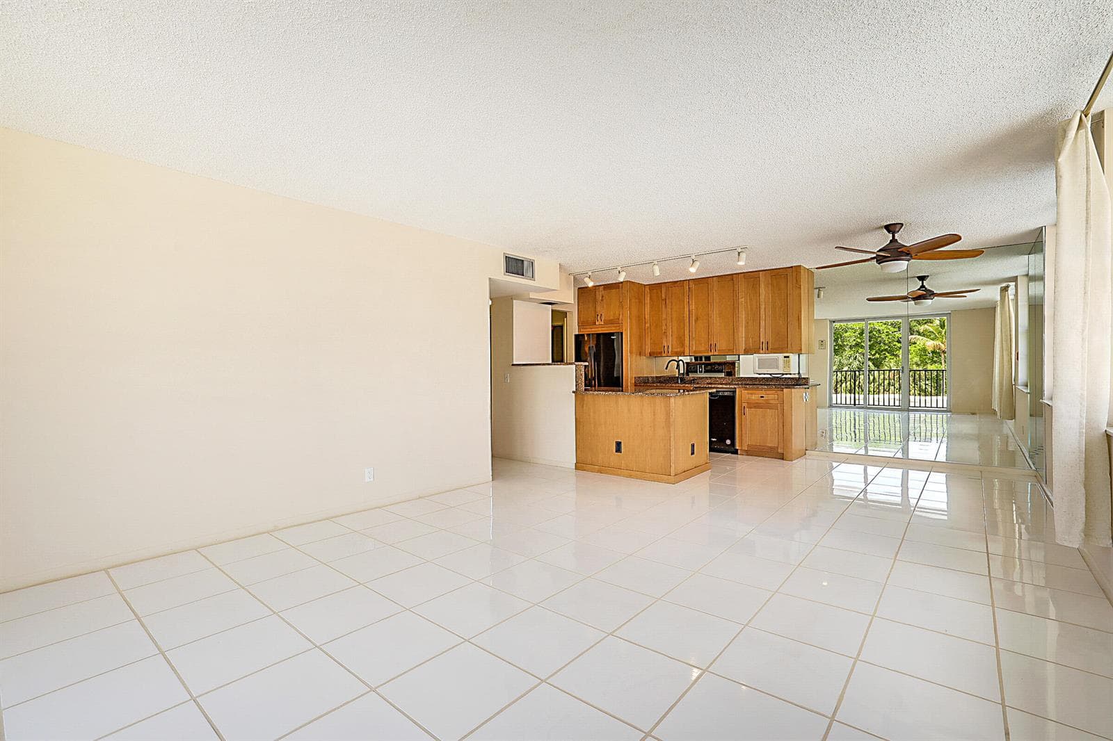 2121 N Ocean Boulevard 302e photo 9