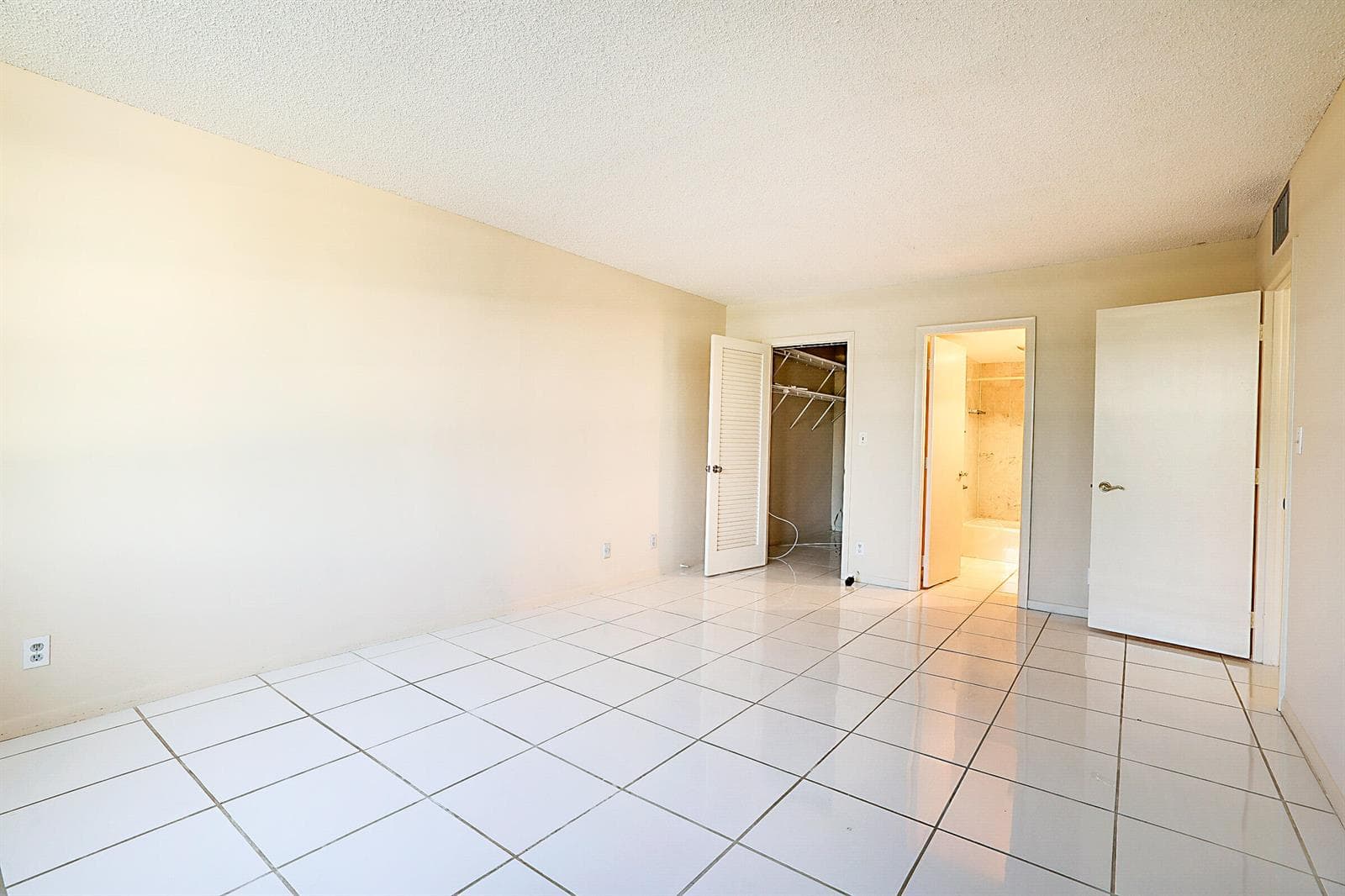 2121 N Ocean Boulevard 302e photo 18