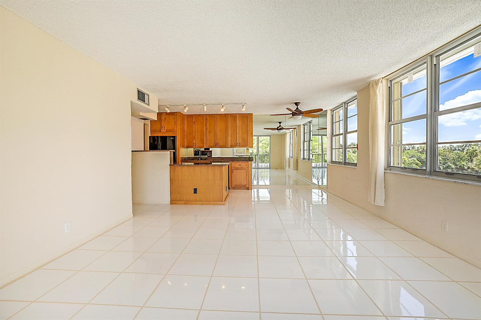 2121 N Ocean Boulevard 302e photo 11
