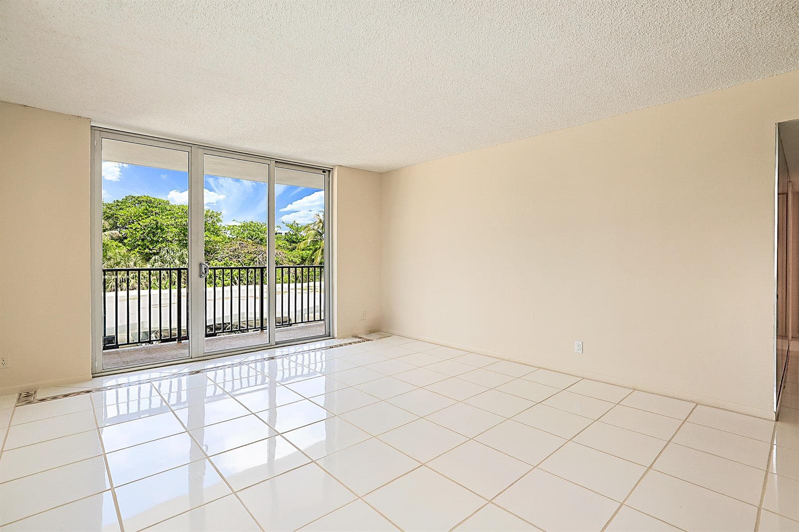 2121 N Ocean Boulevard 302e photo 4
