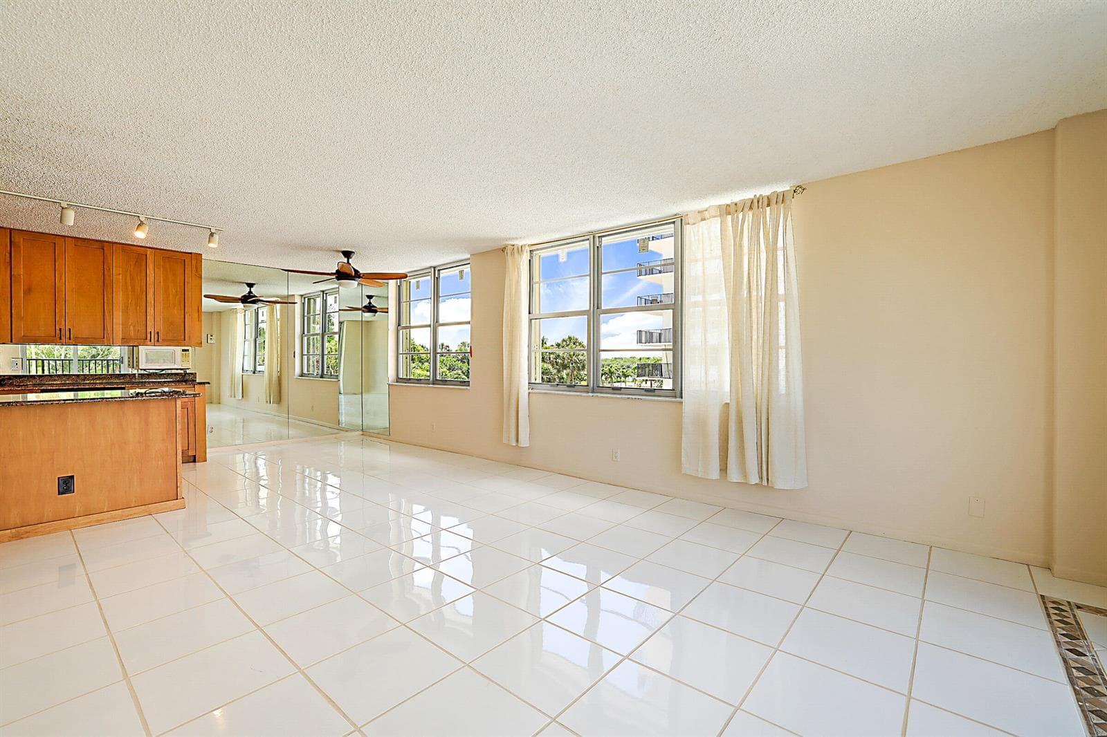 2121 N Ocean Boulevard 302e photo 8