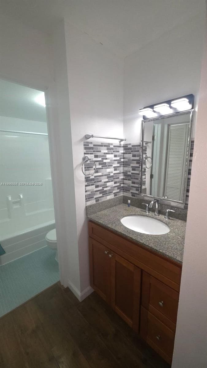 2350 NE 135th St 1402 photo 12