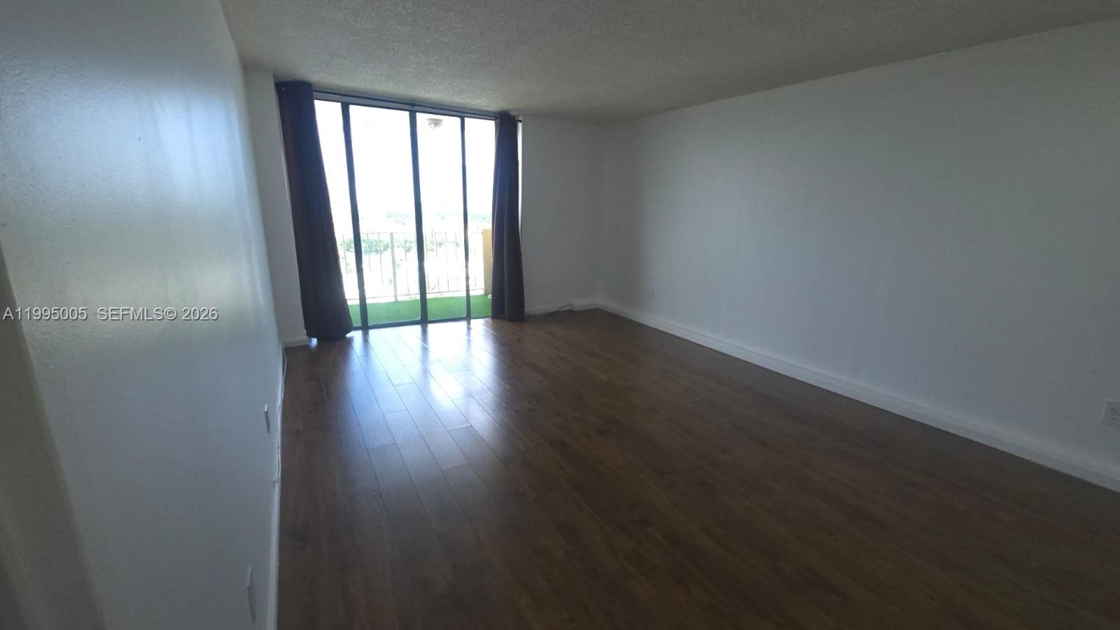 2350 NE 135th St 1402 photo 10