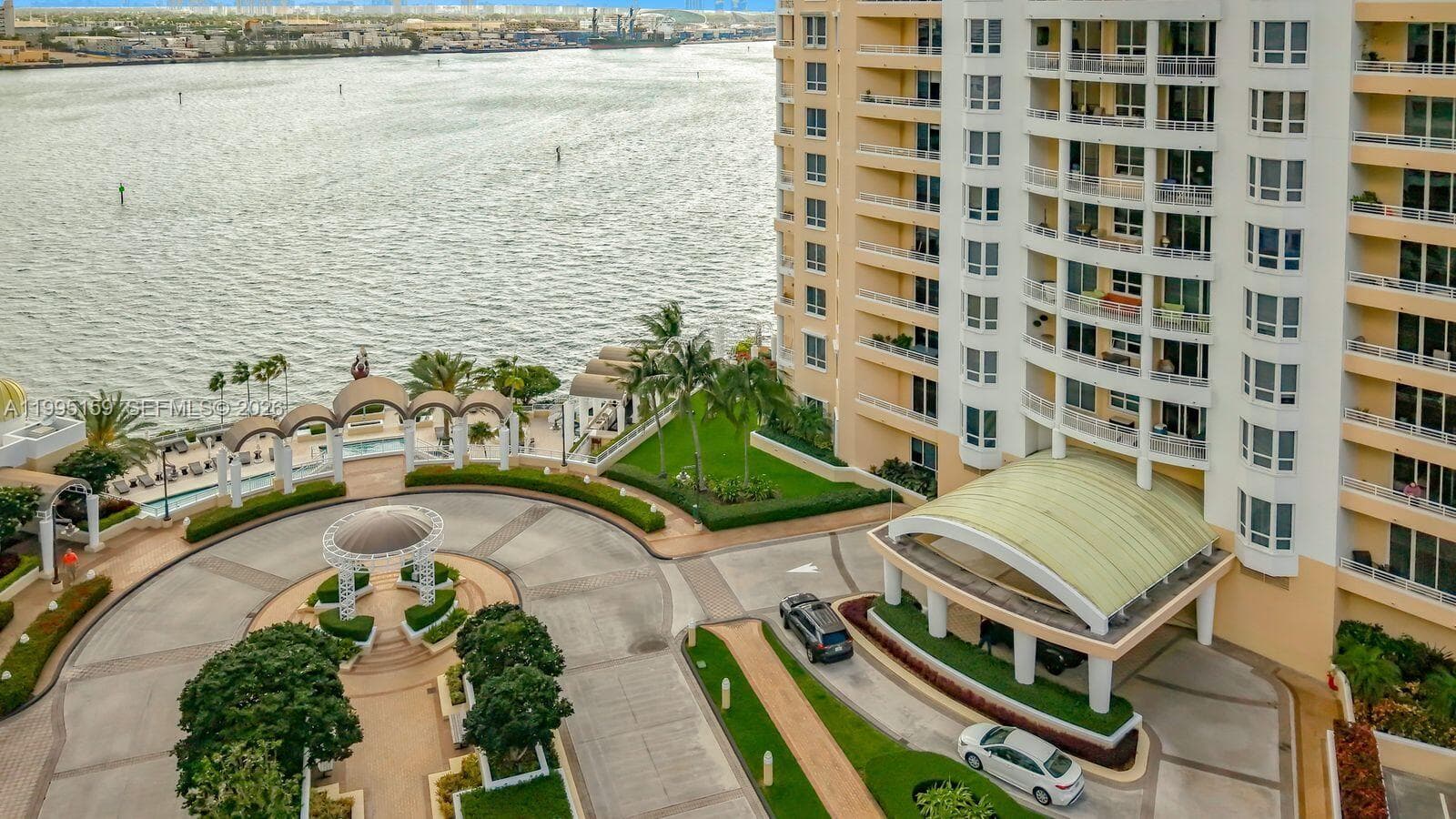 808 Brickell Key Dr 2002 photo 4