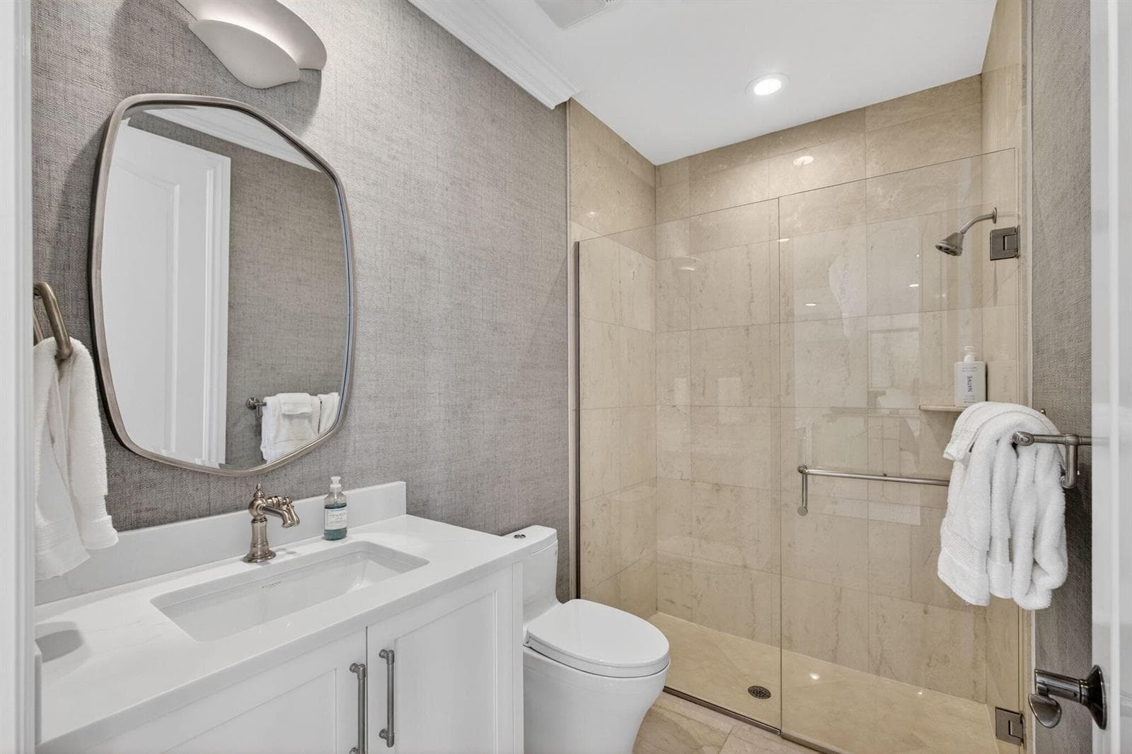 24 Marina Gardens Drive photo 13