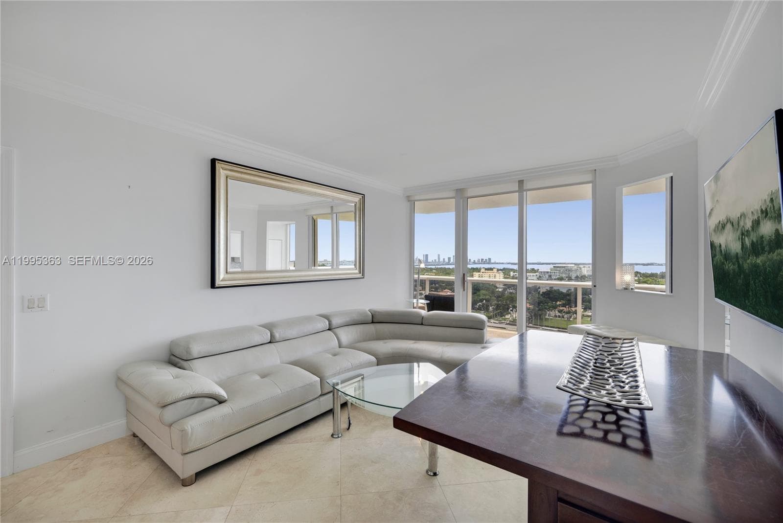 4779 Collins Ave 1706 photo 2