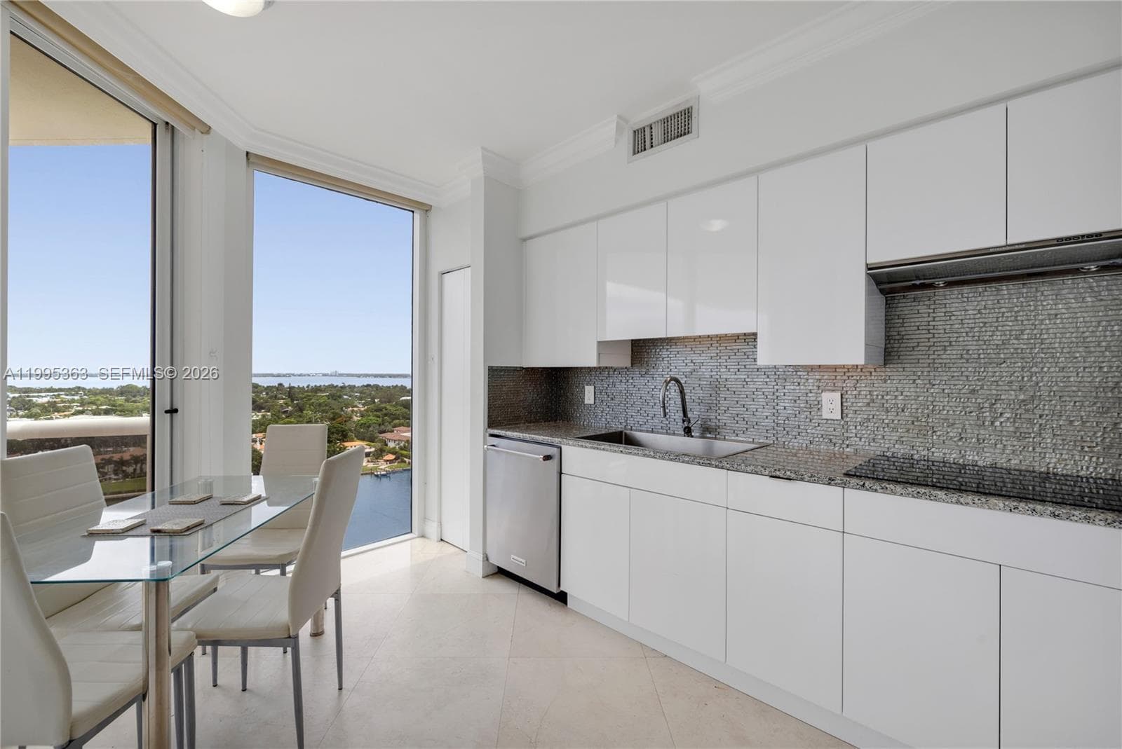 4779 Collins Ave 1706 photo 6