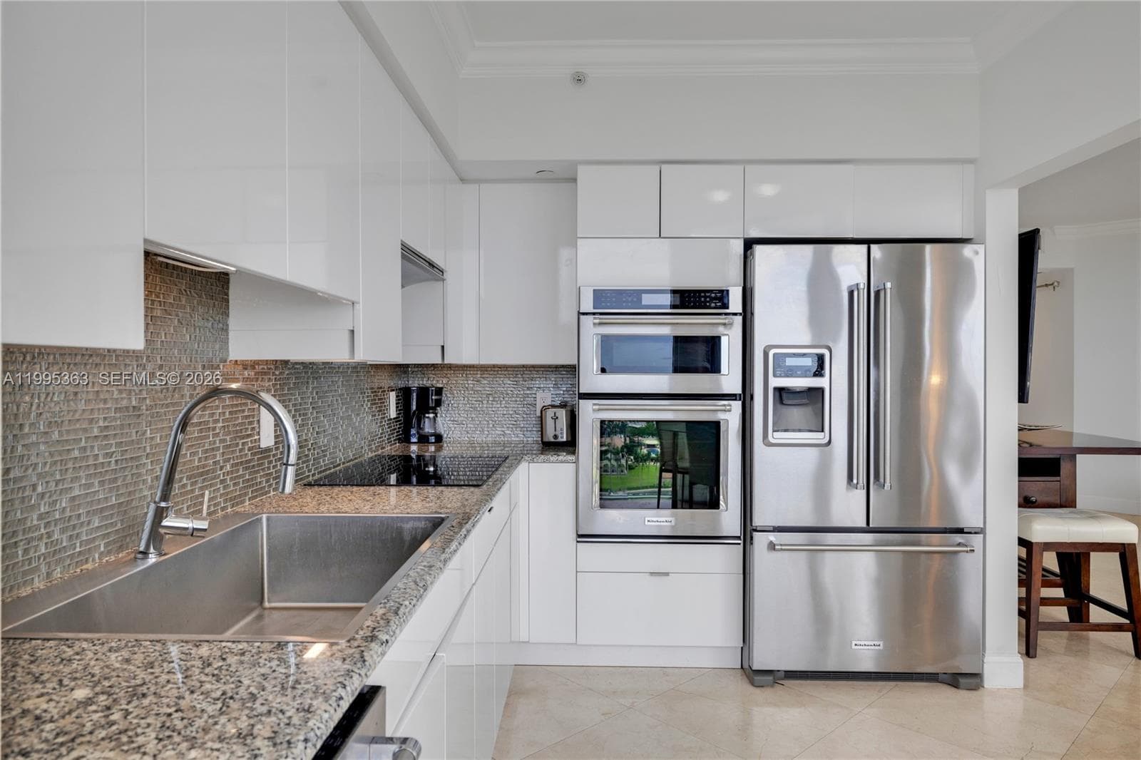 4779 Collins Ave 1706 photo 8