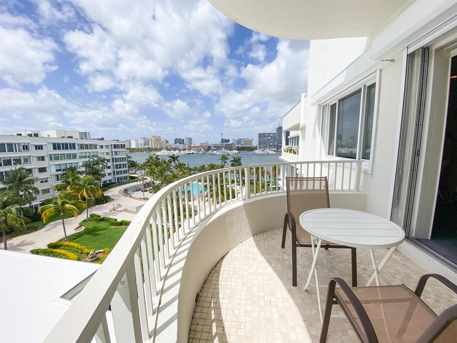 44 Cocoanut Row 610a photo 1