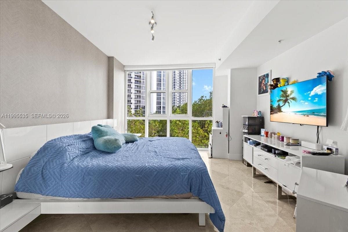 18201 Collins Ave 601A photo 14
