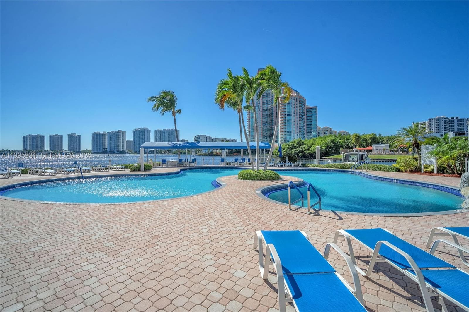3500 Mystic Pointe Dr 3001 photo 11
