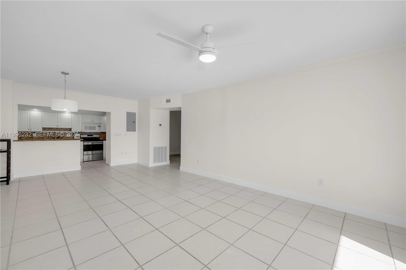 462 Golden Isles Dr 210 photo 3